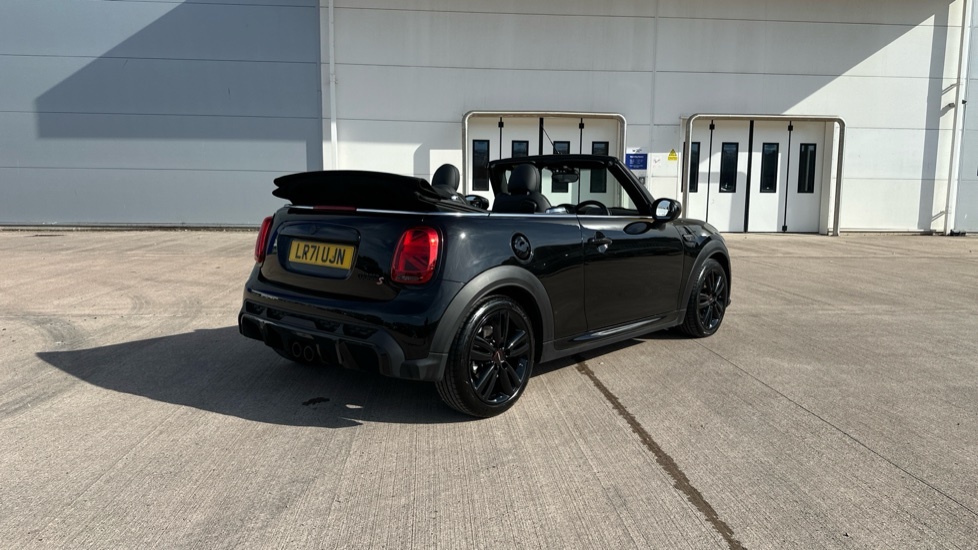 Mini Convertible 1.5 Cooper Classic Comfort-nav Pack White #26