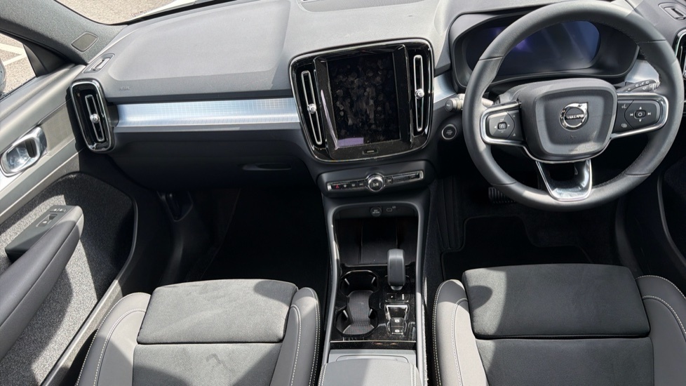 Volvo XC40 Plus White #5