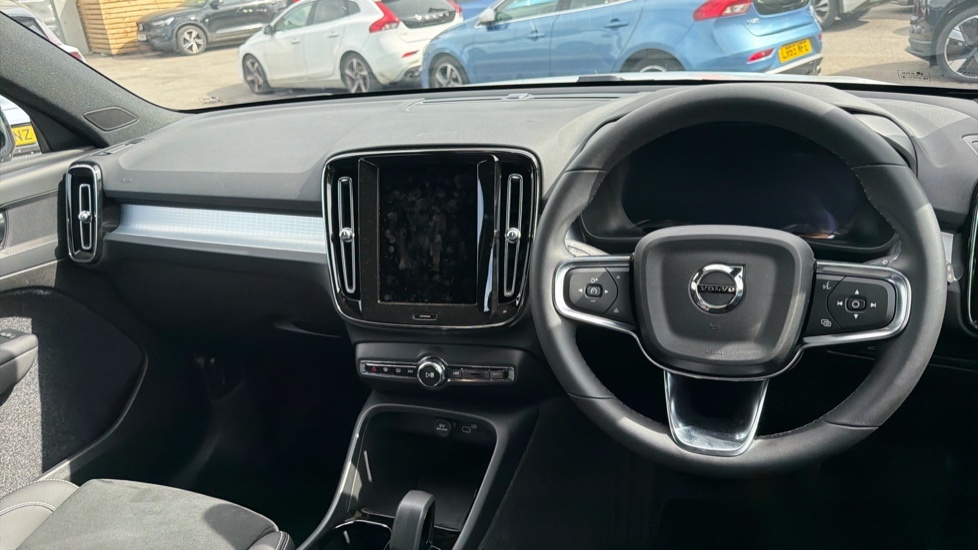 Volvo XC40 Plus White #4