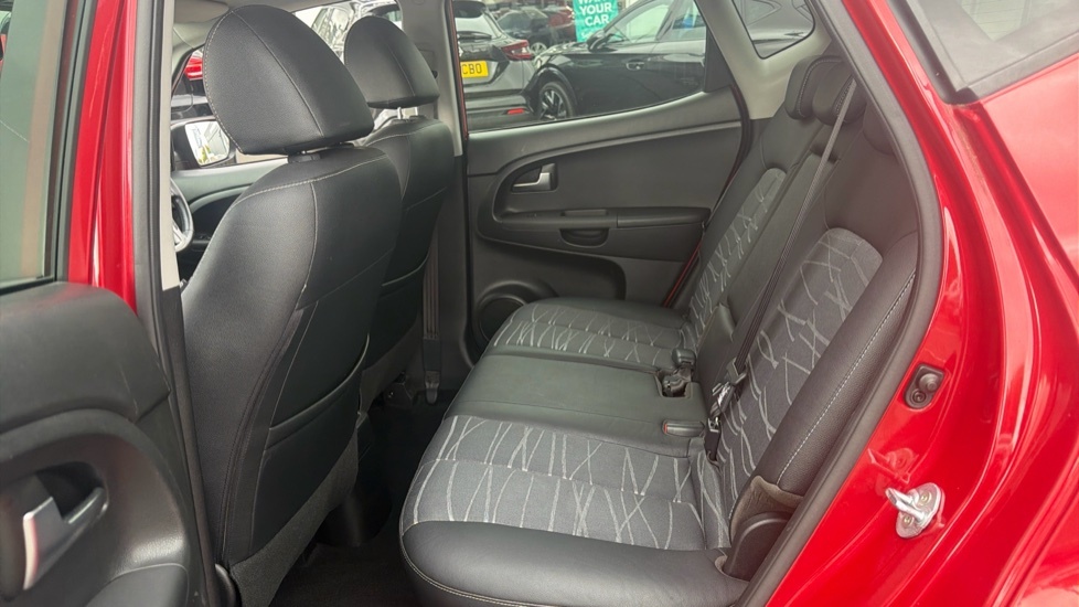 Kia Venga 3 Black #16