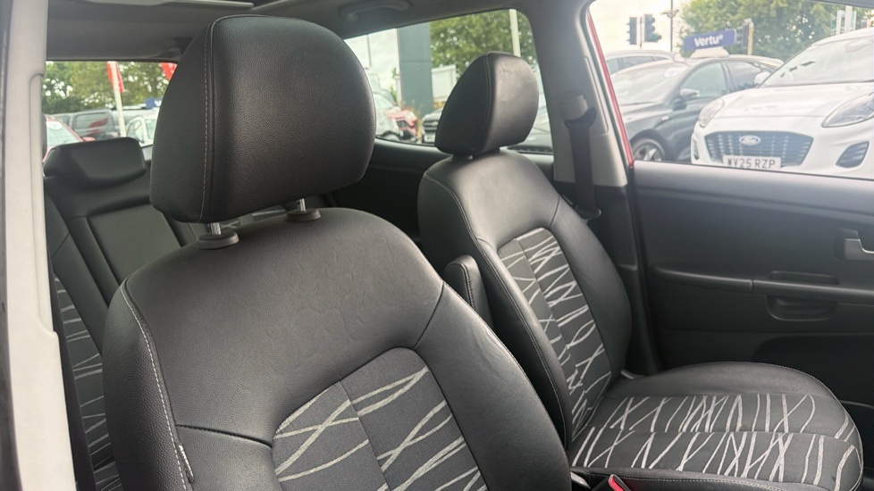 Kia Venga 3 Black #25