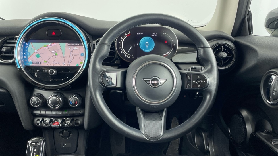 Mini Hatch Cooper Classic YD21HGB White #5