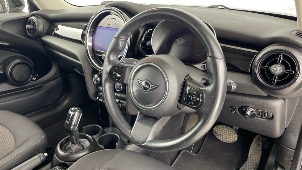 Mini Hatch Cooper Classic YD21HGB White #6