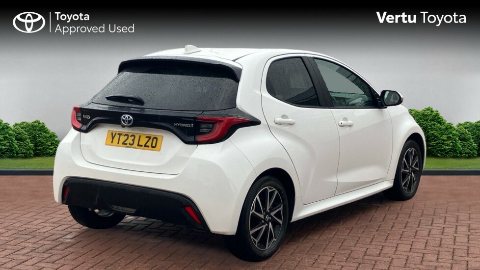 Toyota Yaris Design YT23LZO White #2