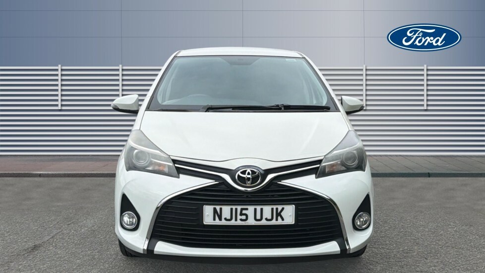 Toyota Yaris Icon White #3