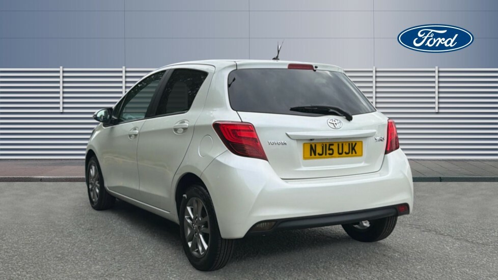 Toyota Yaris Icon White #2