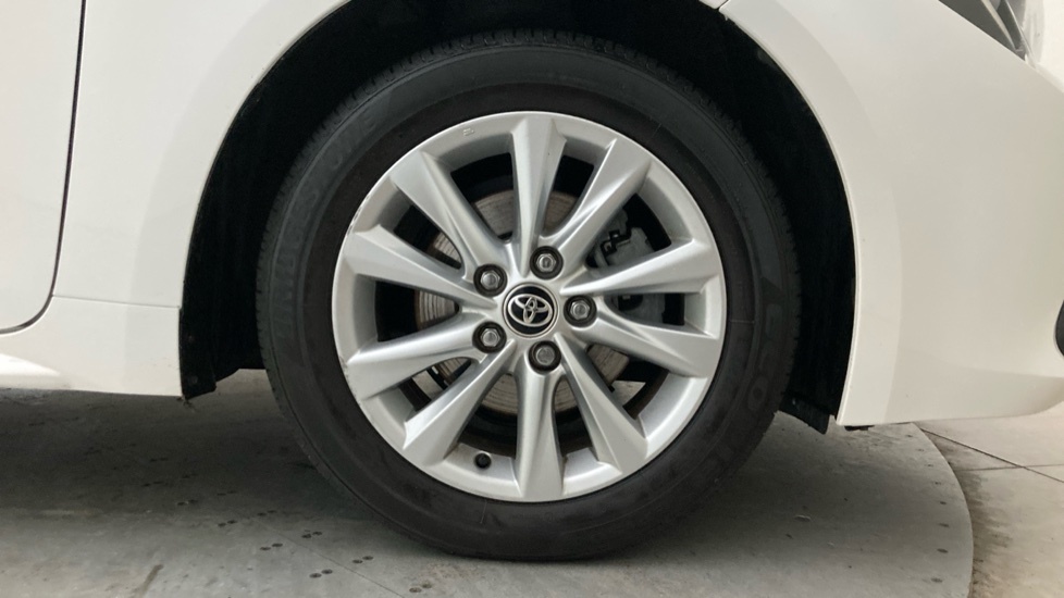 Toyota Corolla Icon White #5