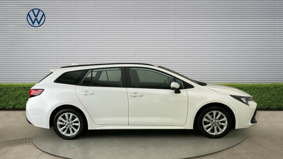 Toyota Corolla Icon White #4