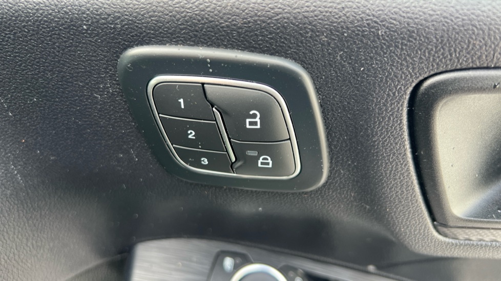 Ford Kuga Active Black #43