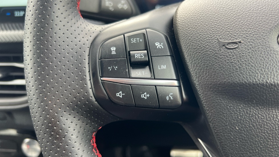 Ford Kuga Active Black #37