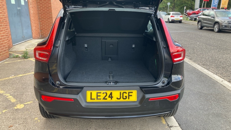 Volvo XC40 Plus Black #4
