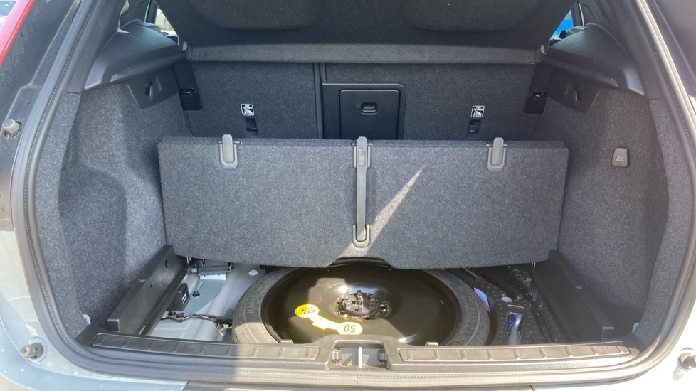 Volvo XC40 B4 Plus Silver #40
