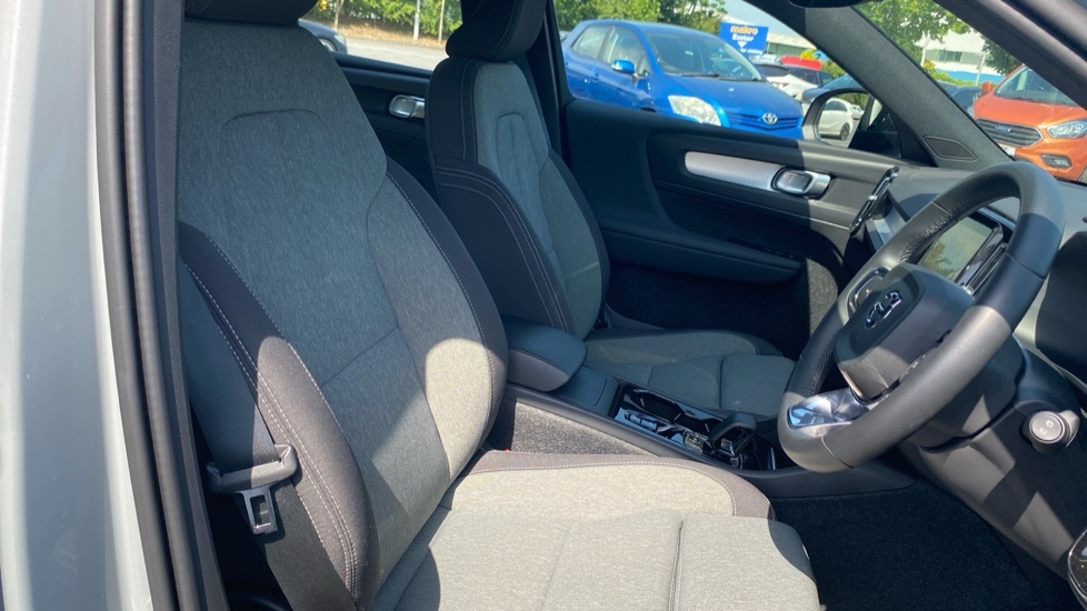 Volvo XC40 B4 Plus Silver #37