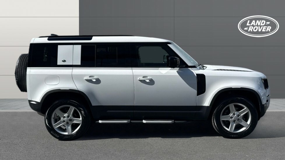 Land Rover Defender Se White #5