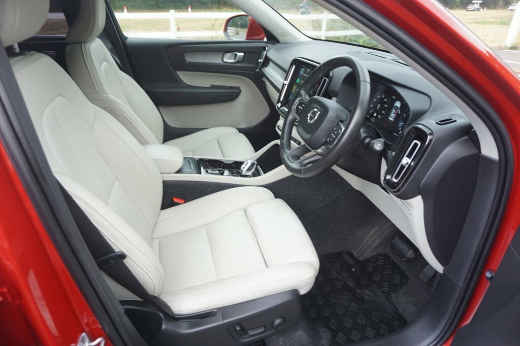 Volvo XC40 2L Inscription CP21HXN Red #4