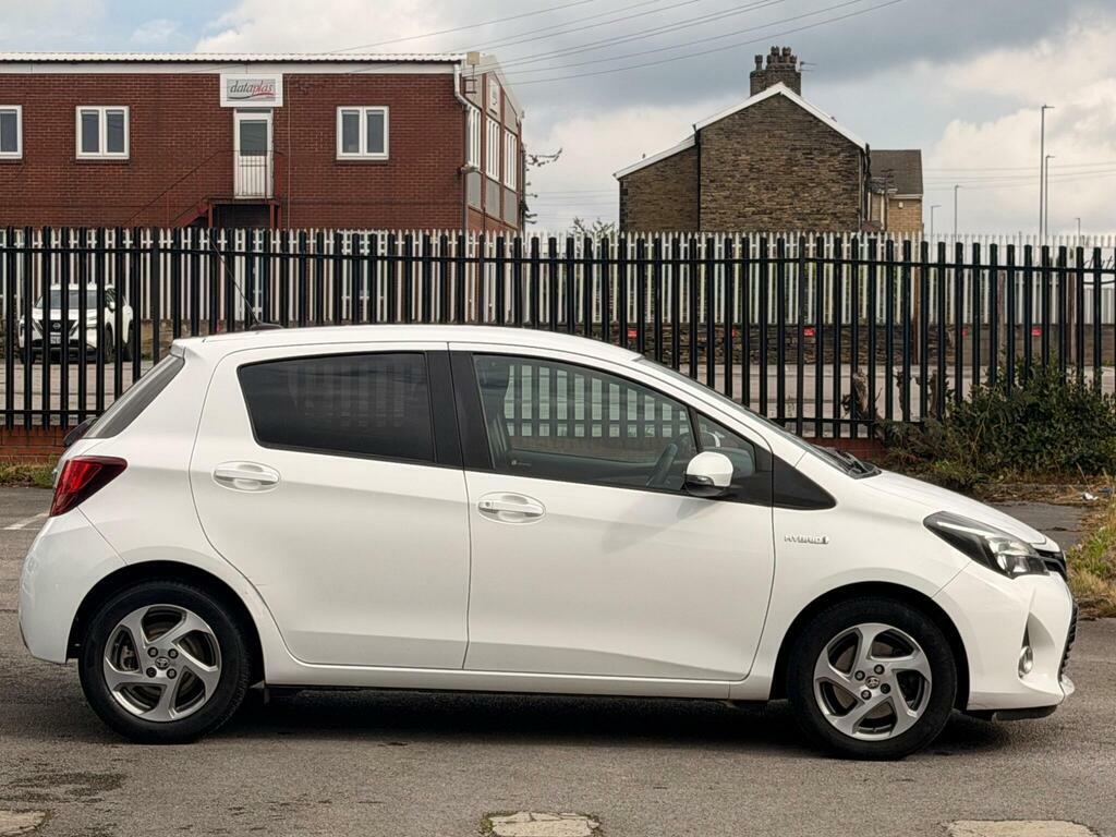 Toyota Yaris 1.5 Vvt-h Icon E-cvt Euro 6 White #4