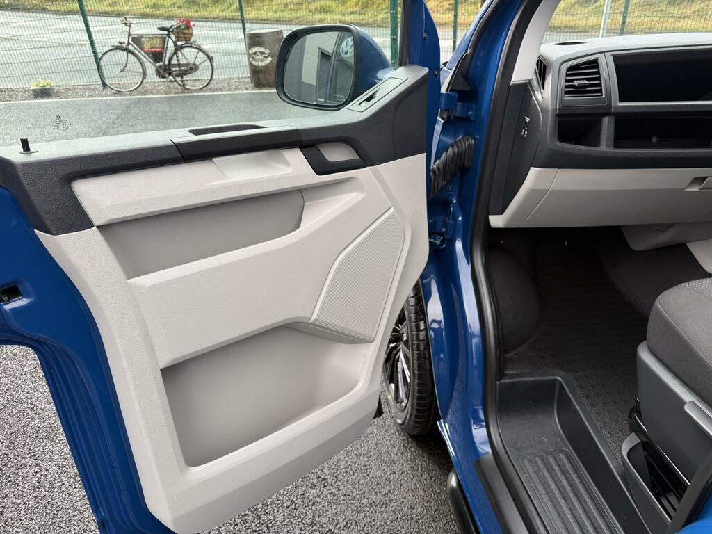 Volkswagen Transporter Shuttle Shuttle Black #16