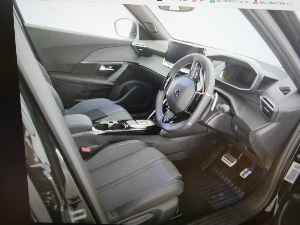 Peugeot 2008 1.2 Puretech Eat8 S S Gt Black #3