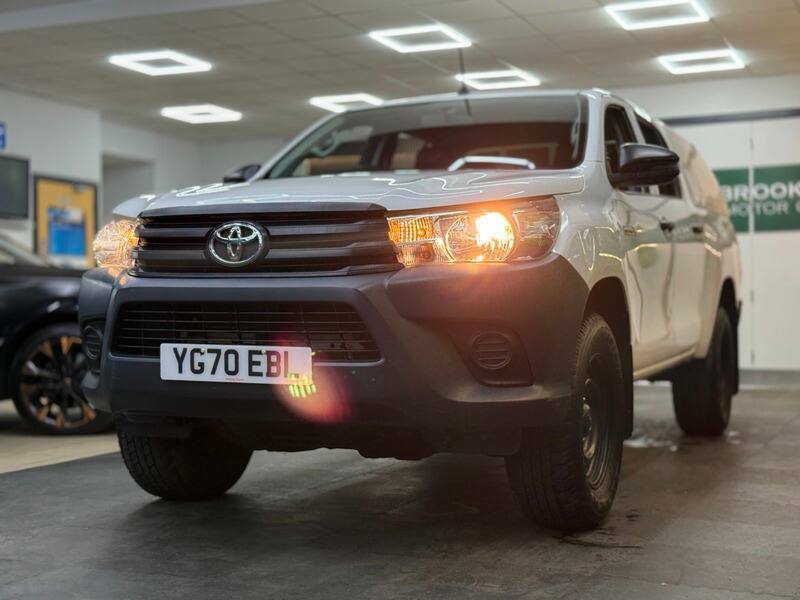 Toyota HILUX Active 4Wd D-4d Dcb Stunning Example YG70EBL White #3