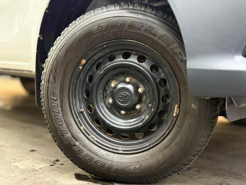 Toyota HILUX Active 4Wd D-4d Dcb Stunning Example YG70EBL White #6