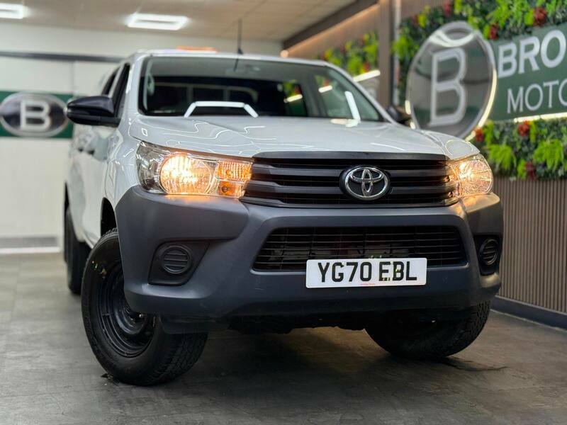Toyota HILUX Active 4Wd D-4d Dcb Stunning Example YG70EBL White #2