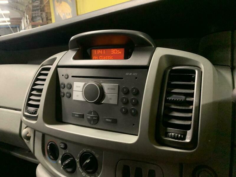 Vauxhall Vivaro Panel Van Silver #18