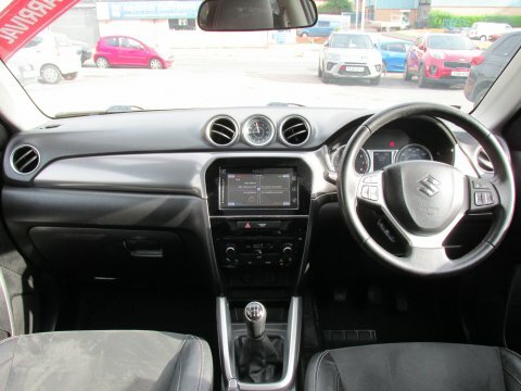 Suzuki Vitara Suv White #14