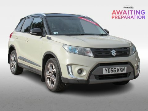 Suzuki Vitara Suv White #1