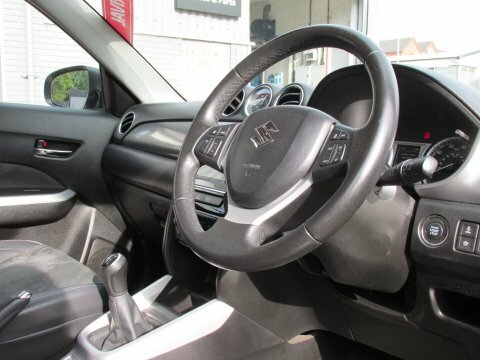 Suzuki Vitara Suv White #29