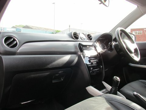 Suzuki Vitara Suv White #16