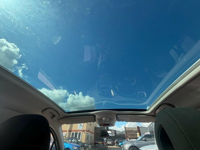 Citroen C4 Hatchback White #28