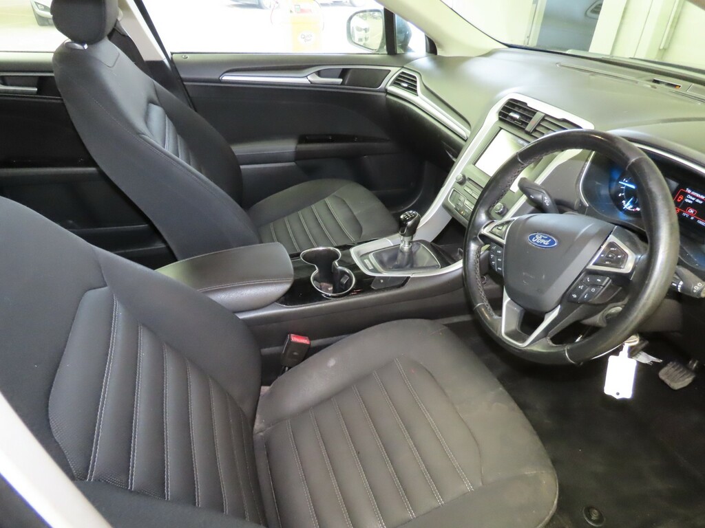 Ford Mondeo Titanium Tdci Red #8