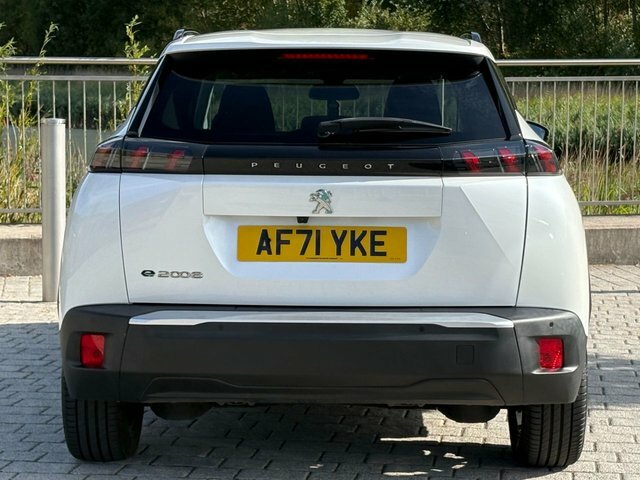 Peugeot e-2008 Allure Suv AF71YKE #5