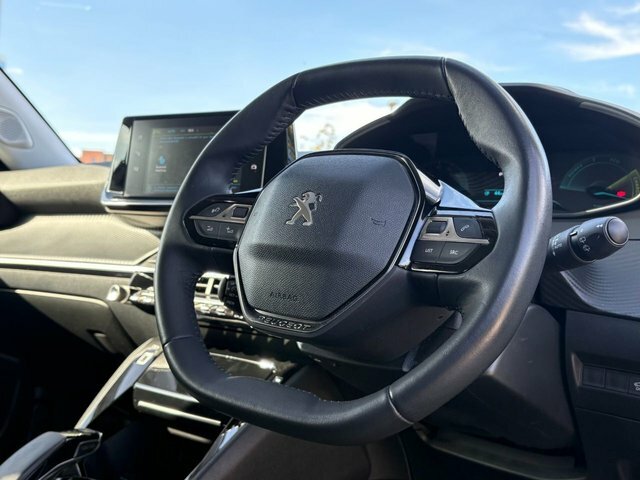 Peugeot e-2008 Allure Suv AF71YKE #2