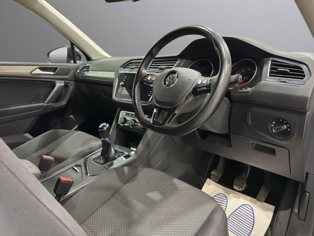 Volkswagen Tiguan Allspace 1.5L Match Black #2