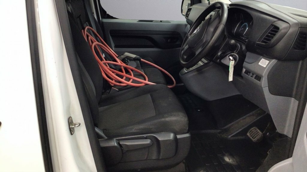 Toyota PROACE Mpv FG72DSO White #2