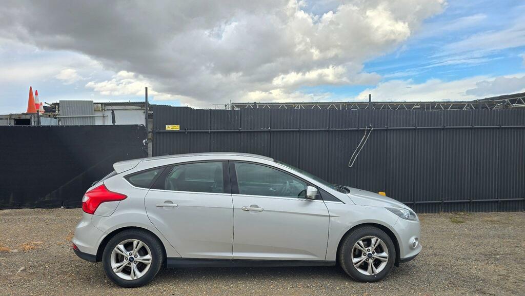 Ford Focus Zetec Silver #6