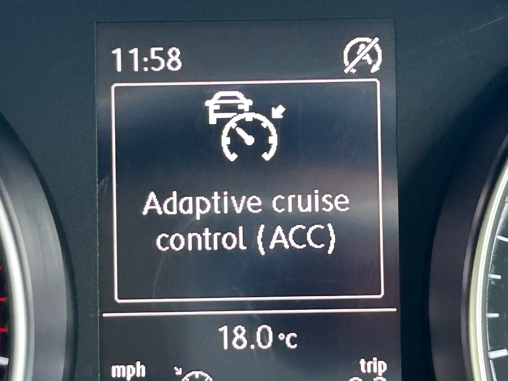 Volkswagen Golf SV Tsi Bluemotion Tech Se White #3