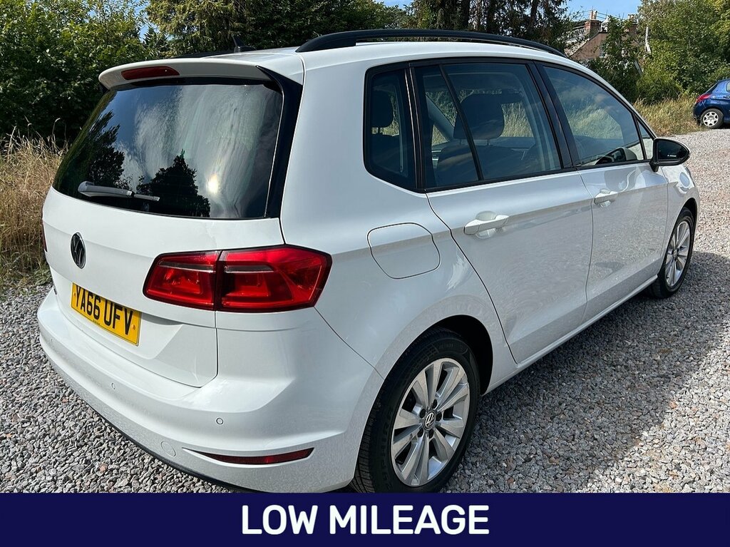 Volkswagen Golf SV Tsi Bluemotion Tech Se White #4