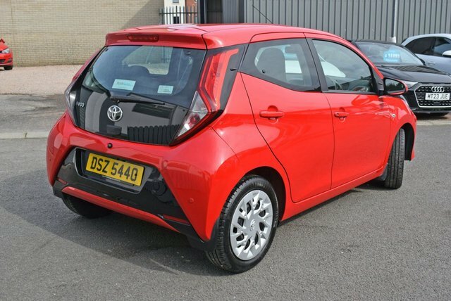 Toyota Aygo 1.0 Vvt-i X-play Hatchback Euro Red #4
