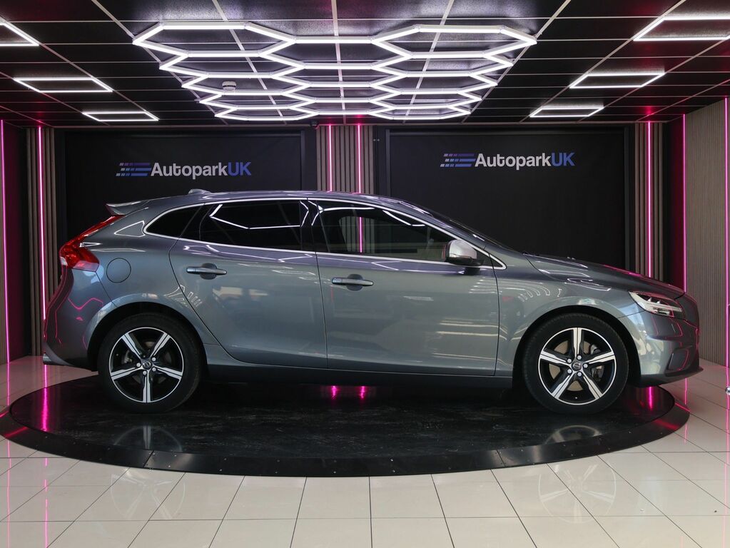 Volvo V40 2019 1.5 T3 R-design Edition Hatchback Grey #2