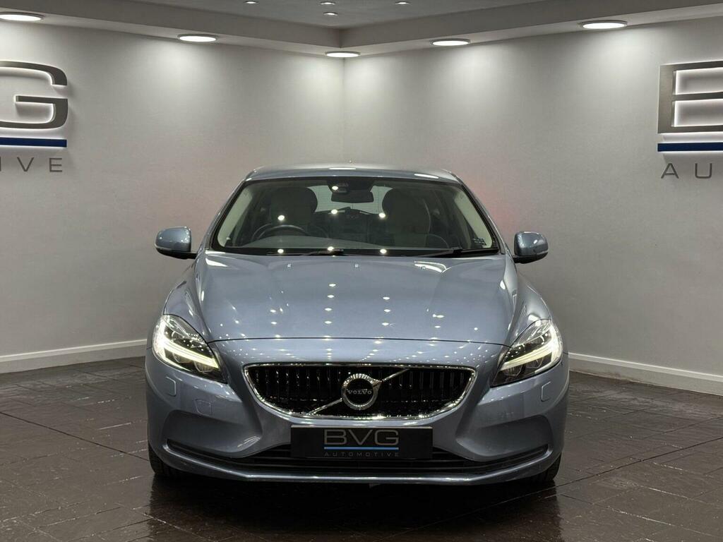 Volvo V40 Hatchback 1.5 T2 Momentum Nav Plus Euro 6 S Blue #2