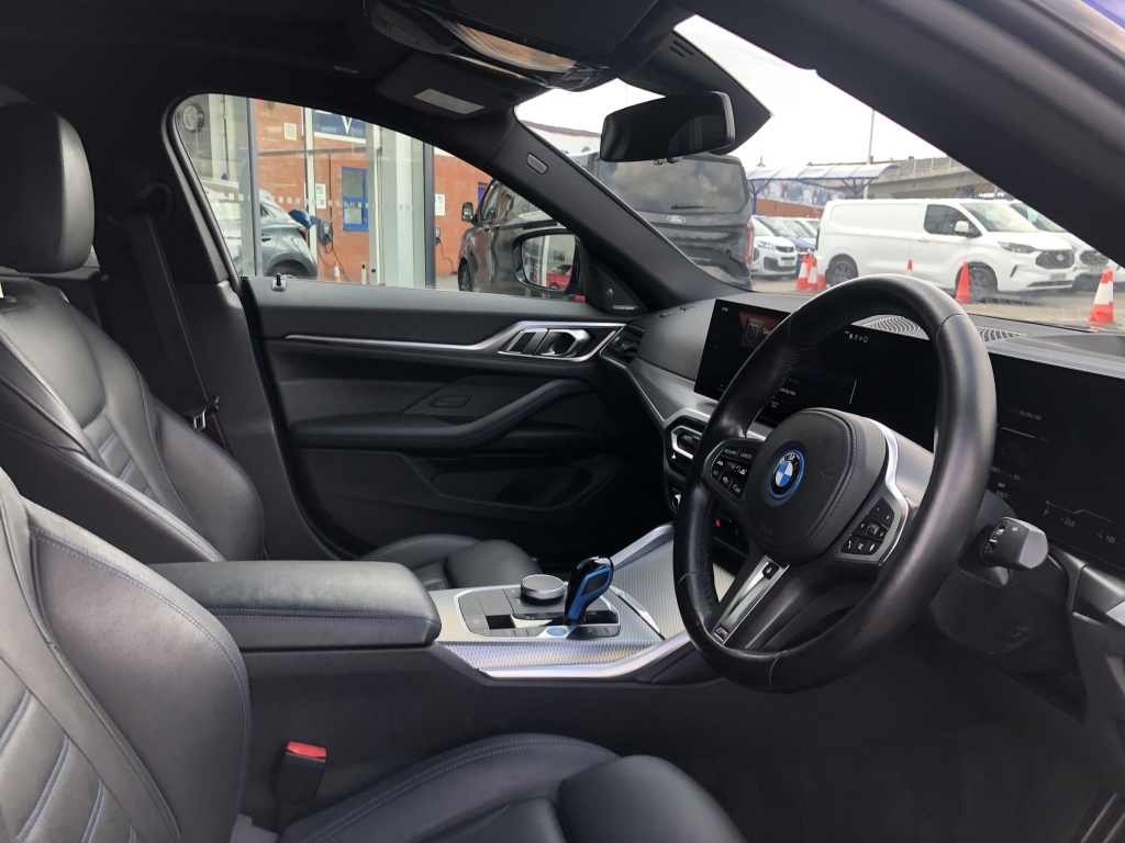 BMW i4 Coupe Edrive40 M Sport YH72AOC Blue #4