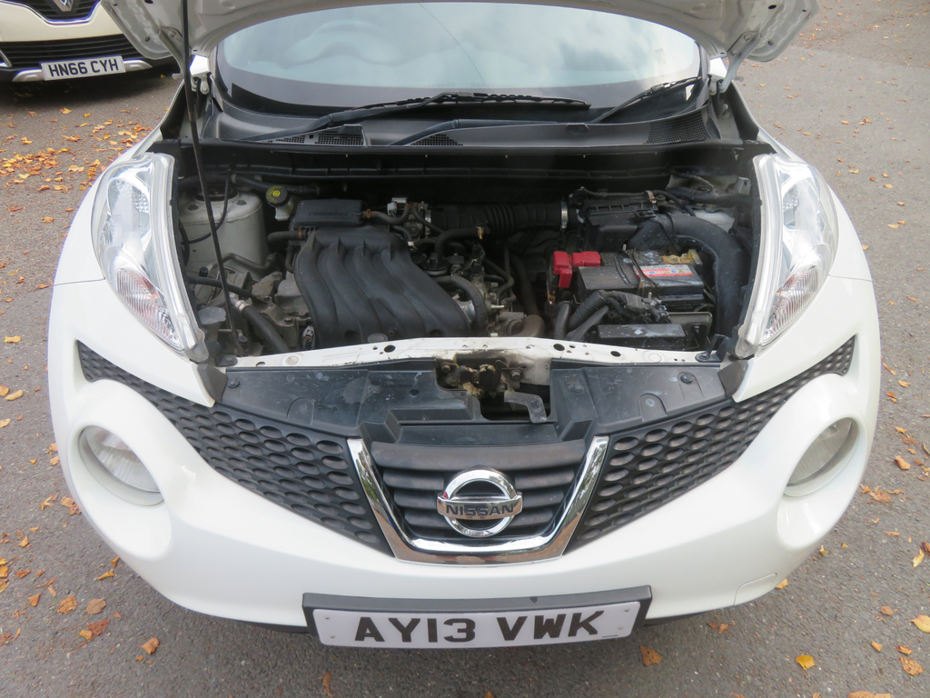 Nissan Juke Hatchback White #9