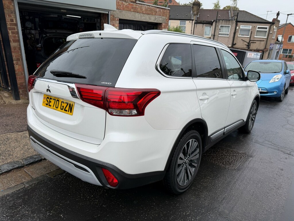 Mitsubishi Outlander 2.0 Mivec Exceed Cvt 4Wd Euro 6 White #3