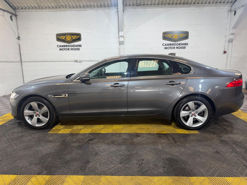 Jaguar XF 2.0D Prestige Euro 6 Ss Black #10