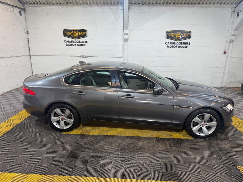 Jaguar XF 2.0D Prestige Euro 6 Ss Black #13