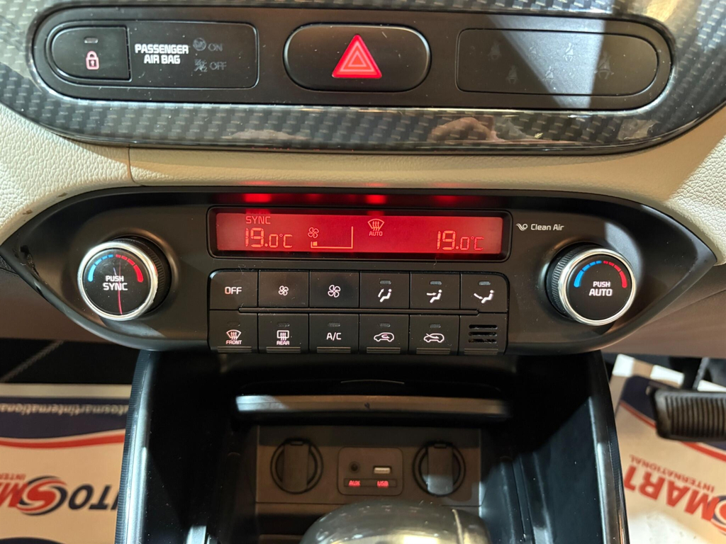 Kia Carens 4 Silver #71