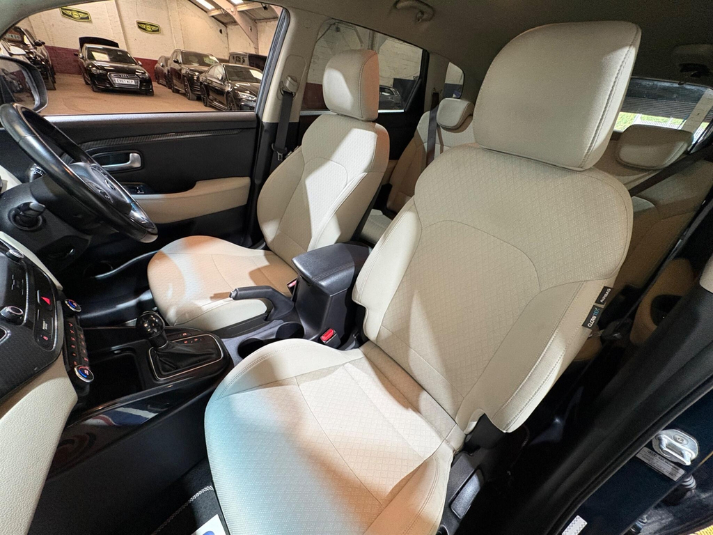 Kia Carens 4 Silver #61