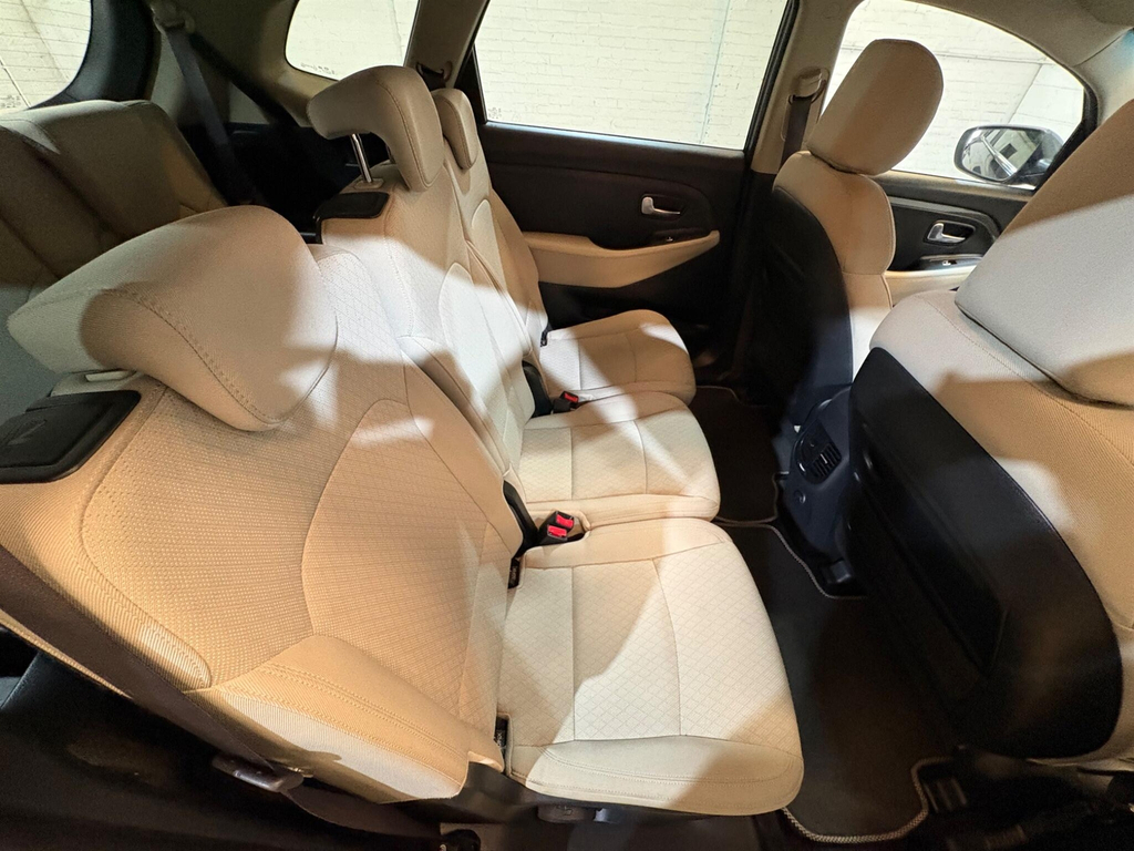 Kia Carens 4 Silver #26